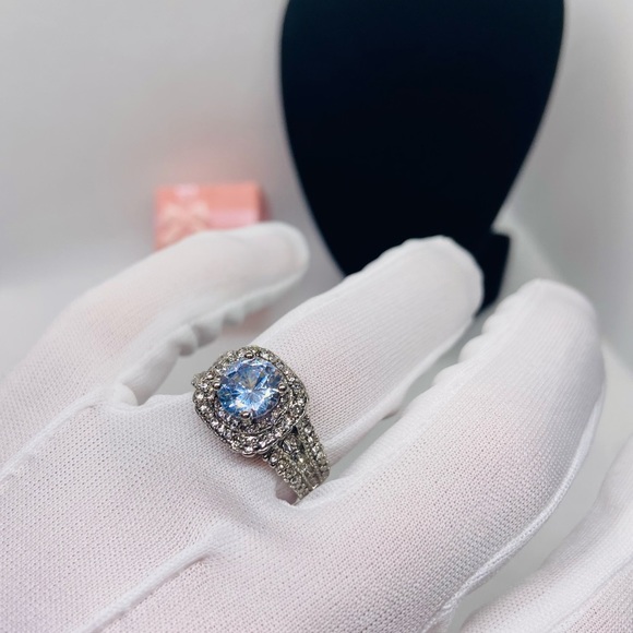 *New Luxury Silver Square Diamond Cubic Zircon Ring - Picture 12 of 14